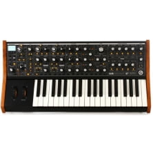 Профессиональный синтезатор Moog Subsequent 37
